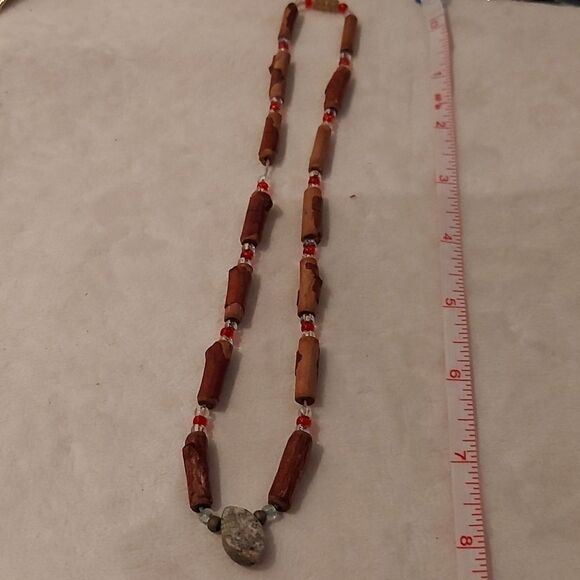 9 Assorted Necklaces - Picture 5 of 11